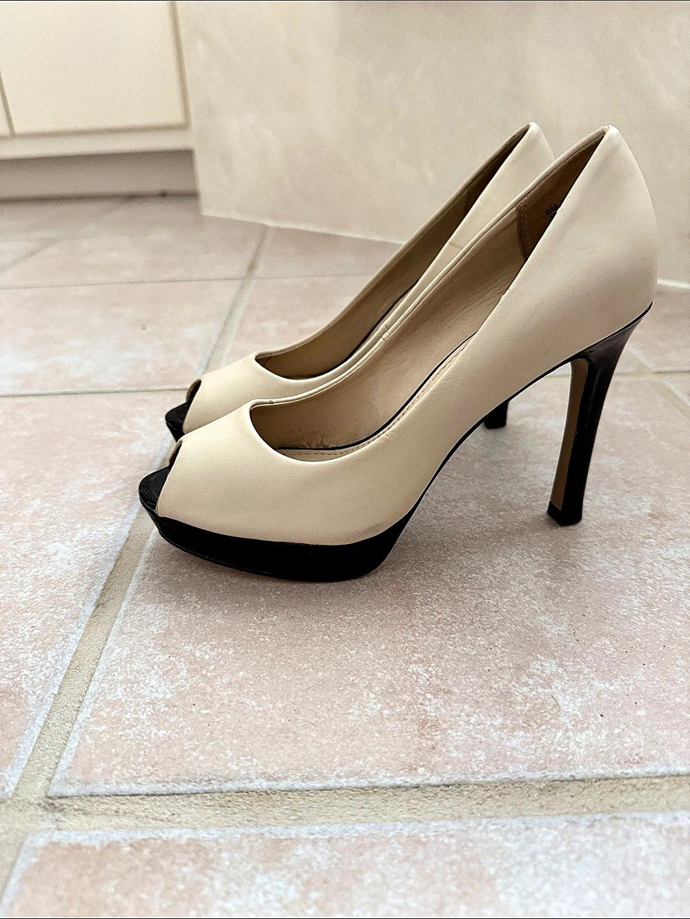 Anne Klein Color Block Platform Heels in Cream & Black - Size 6M